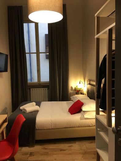 Camera singola con bagno condiviso Hotel Centro FIRENZE Camera singola con bagno condiviso Hotel Centro FIRENZE