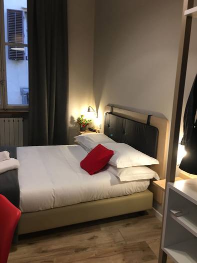 Camera singola con bagno condiviso Hotel Centro FIRENZE Camera singola con bagno condiviso Hotel Centro FIRENZE